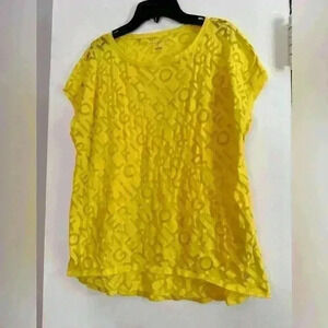 Tommy Hilfiger. Thin yellow logo t-shirt. Sheer lettering. Size: M.